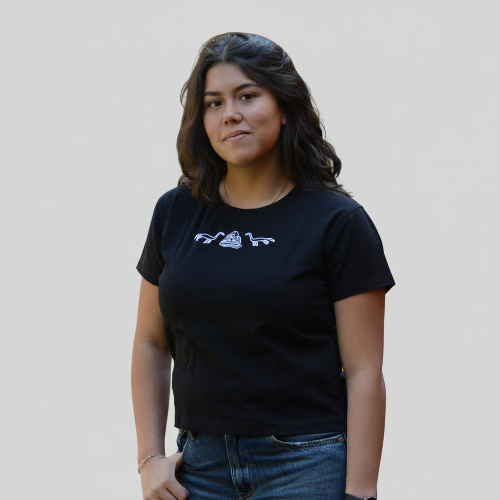 T-Shirt Bordado Nessie/Rocas Mujer Slim Fit