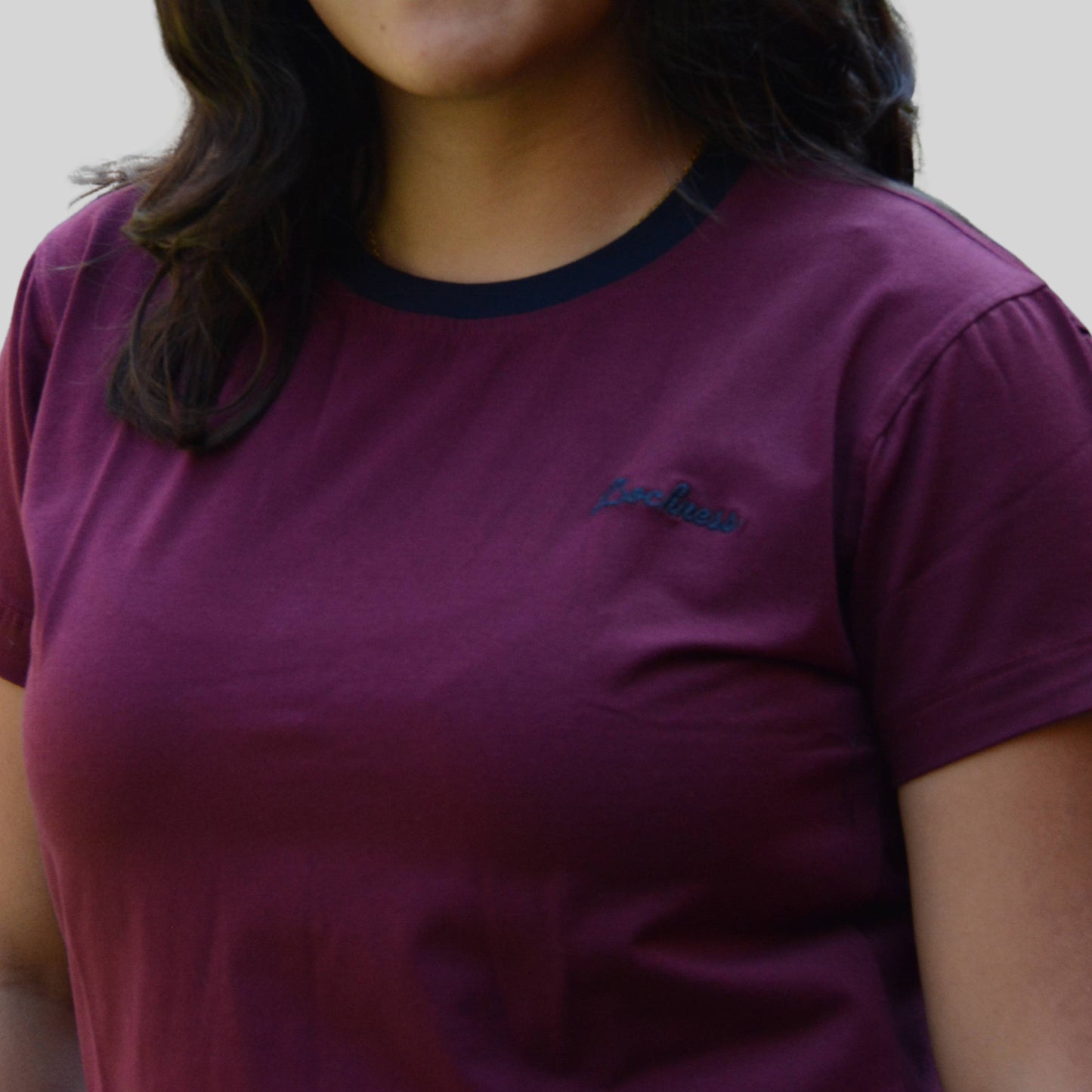 T-Shirt Bordado Lochness Mujer Slim Fit