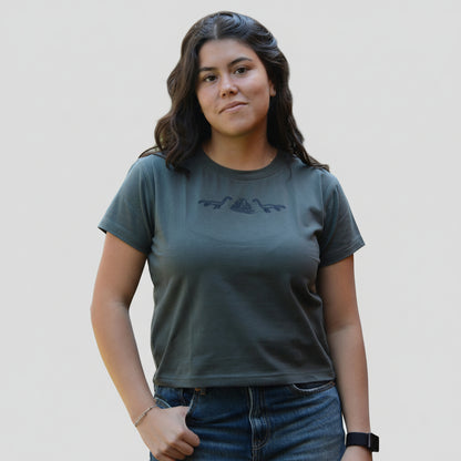 T-Shirt Bordado Nessie/Rocas Mujer Slim Fit