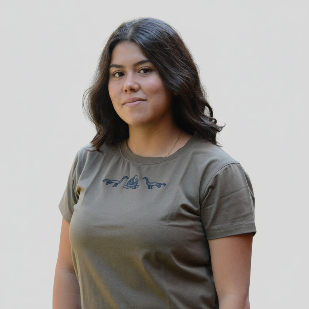 T-Shirt Bordado Nessie/Rocas Mujer Slim Fit