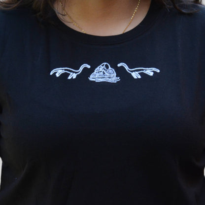 T-Shirt Bordado Nessie/Rocas Mujer Slim Fit