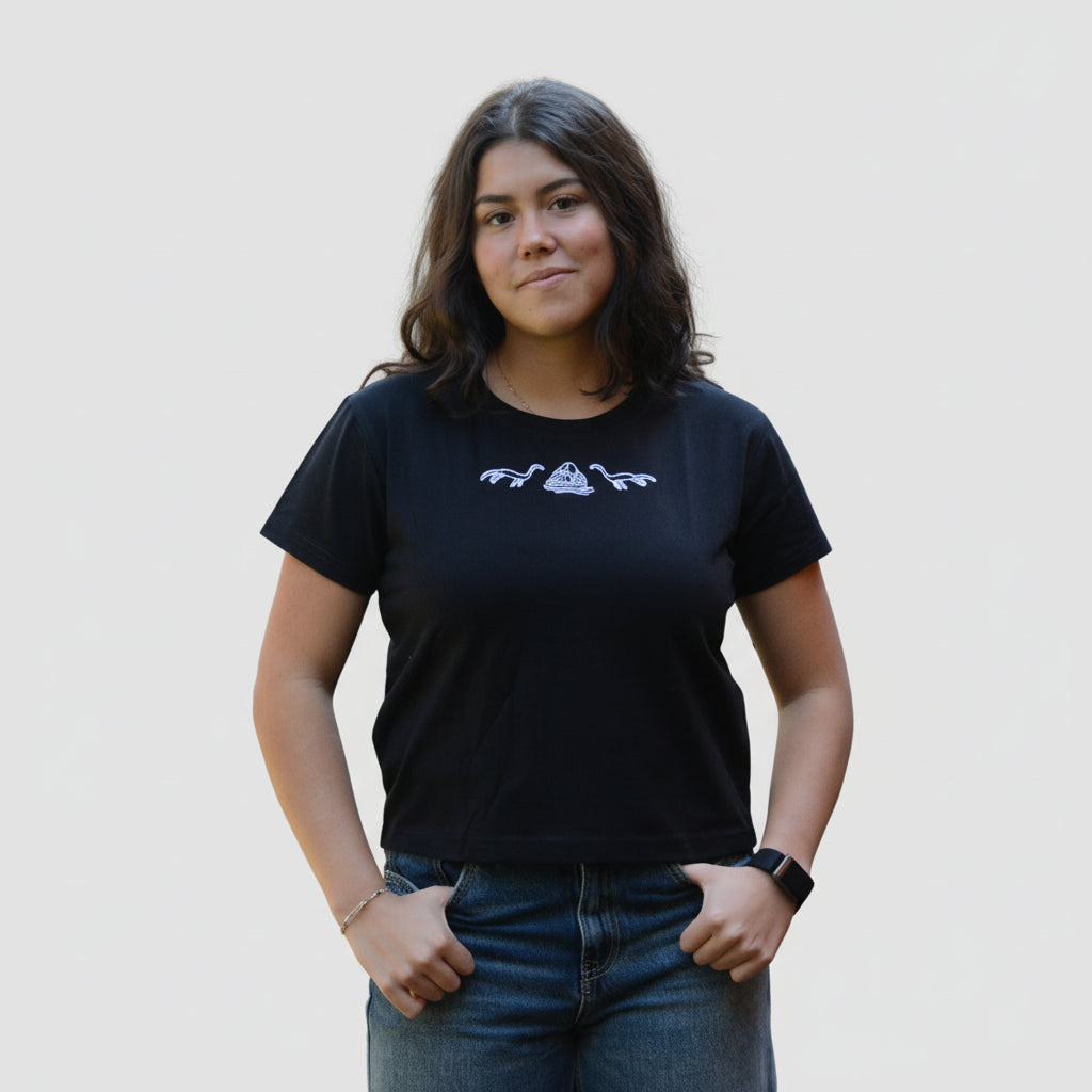 T-Shirt Bordado Nessie/Rocas Mujer Slim Fit