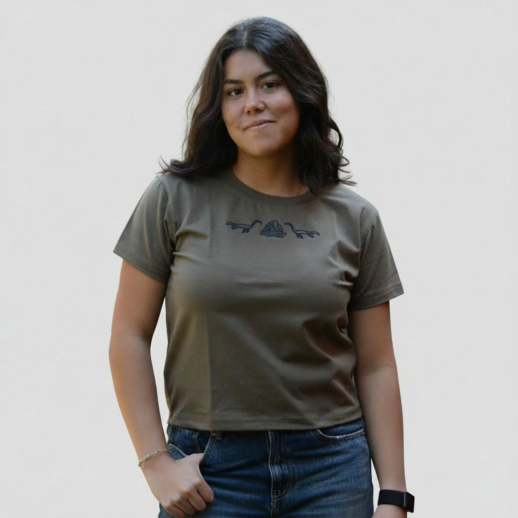 T-Shirt Bordado Nessie/Rocas Mujer Slim Fit